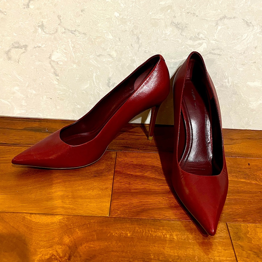Céline Pointed Toe Pump